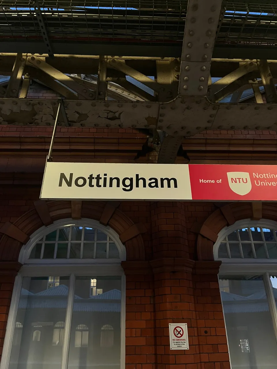 Letrero de la estación de tren de Nottingham